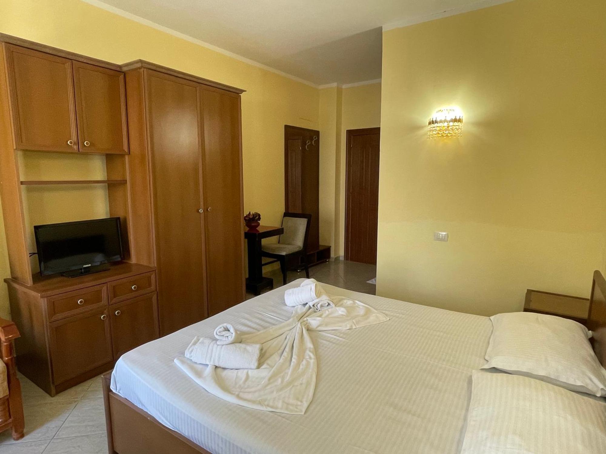 Sanremo Hotel Restorant Shkallnur Exterior photo